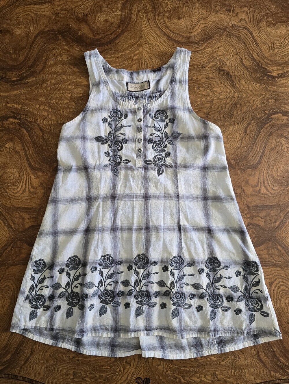 Legacy Falls For Her Plaid Floral Embroidered Western Henley Tank Womens Small